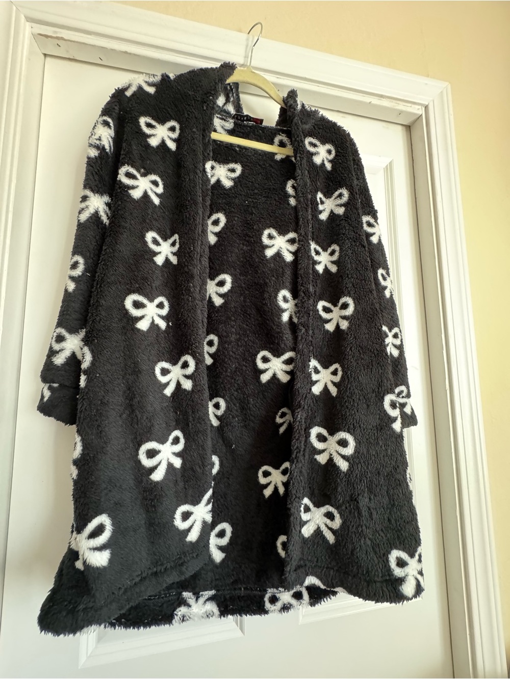 New Love Poem Small Black White Bow Hooded Fuzzy Open Cardigan Robe CLAIRE-04S